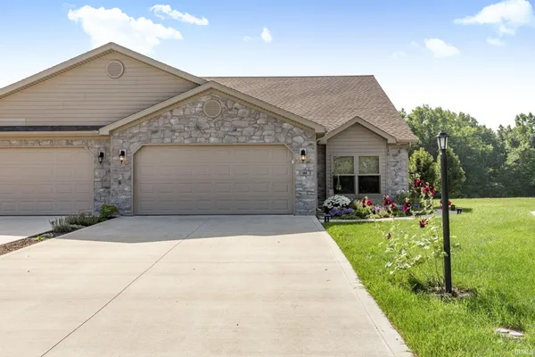 $269,000 | 108 St Andrews Court, Hartford City, IN 47348