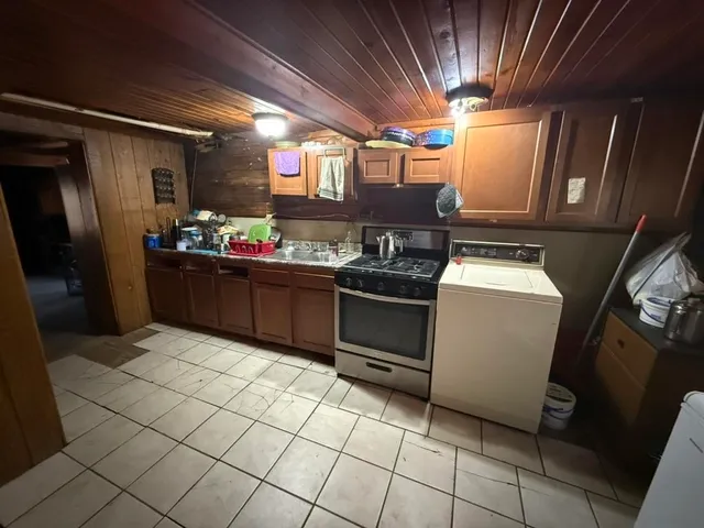 $90,000 | 413 West Washington Avenue, Redgranite, WI 54970