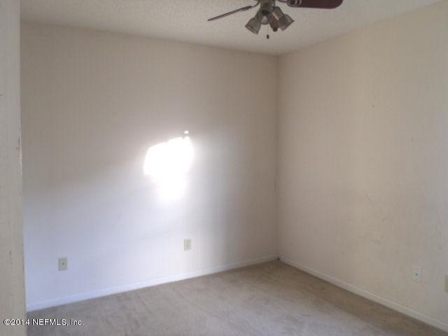 7893 Springtime Lane Jacksonville, FL 32221 - Photo 11 of 14 a view of room and window
