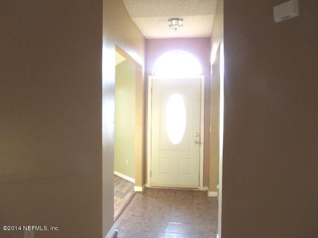 7893 Springtime Lane Jacksonville, FL 32221 - Photo 2 of 14 an empty room with a mirror