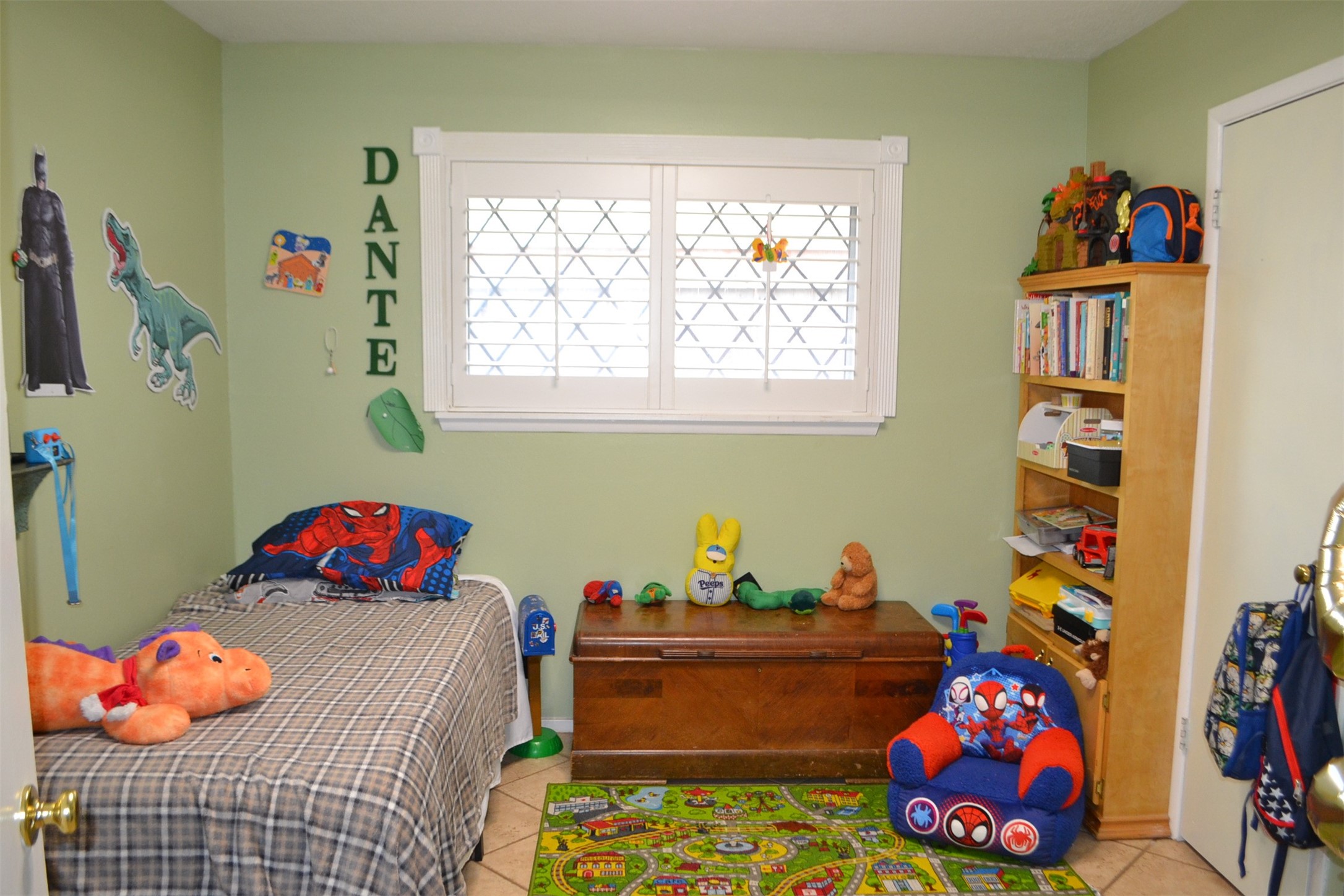 610 East X Street Deer Park, TX 77536 - Photo 33 of 44 a bedroom with a bed and a window