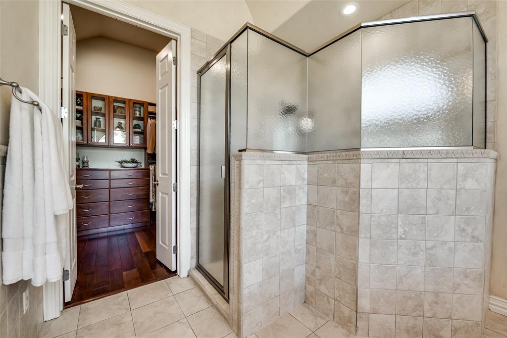 2012 Winthrop Hill Road Denton, TX 76226 - Photo 23 of 40 Primary bathroom