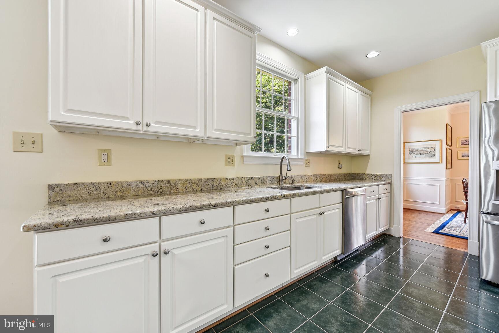 1906 Gables Lane Vienna, VA 22182 - Photo 11 of 52