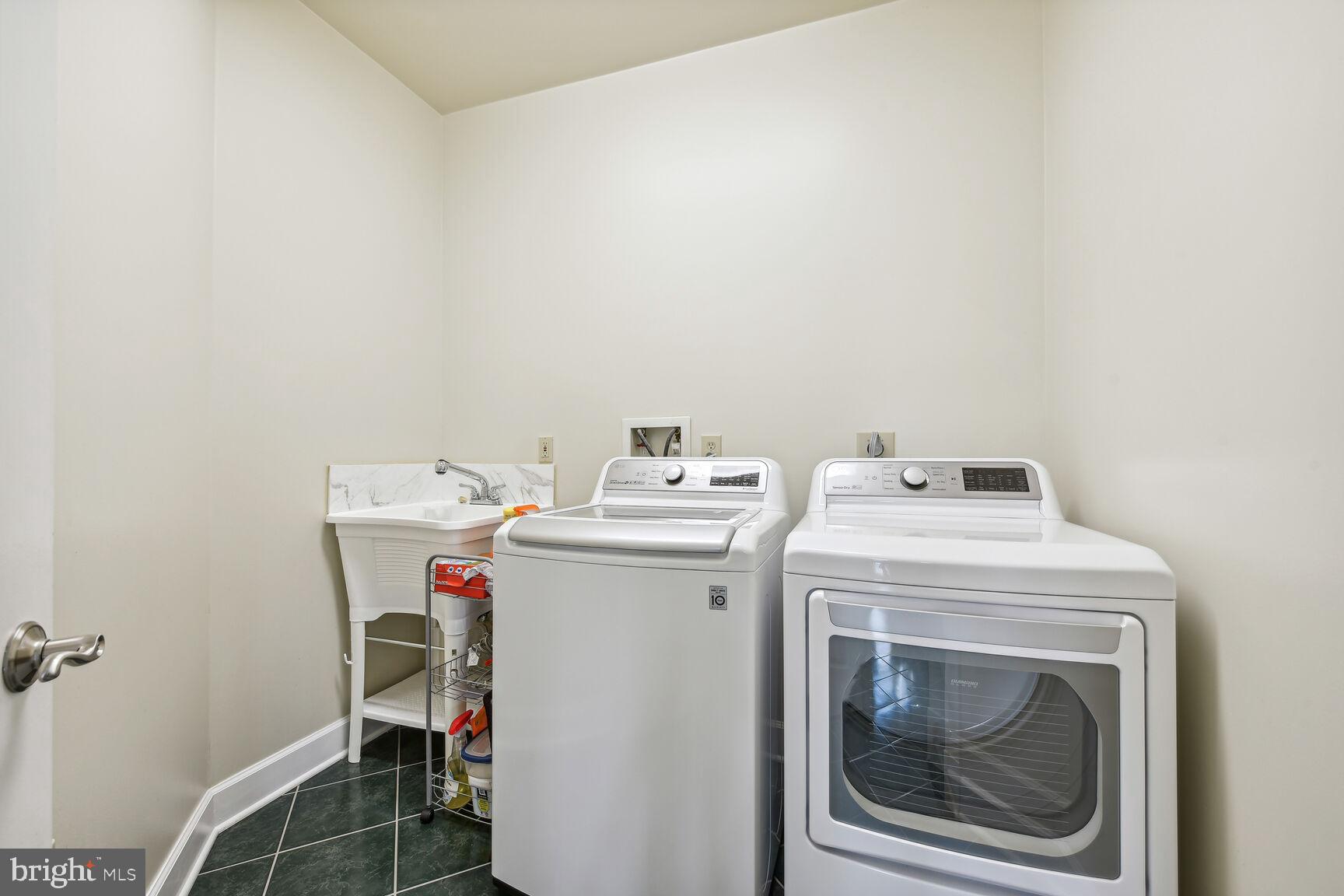 1906 Gables Lane Vienna, VA 22182 - Photo 21 of 52 Laundry
