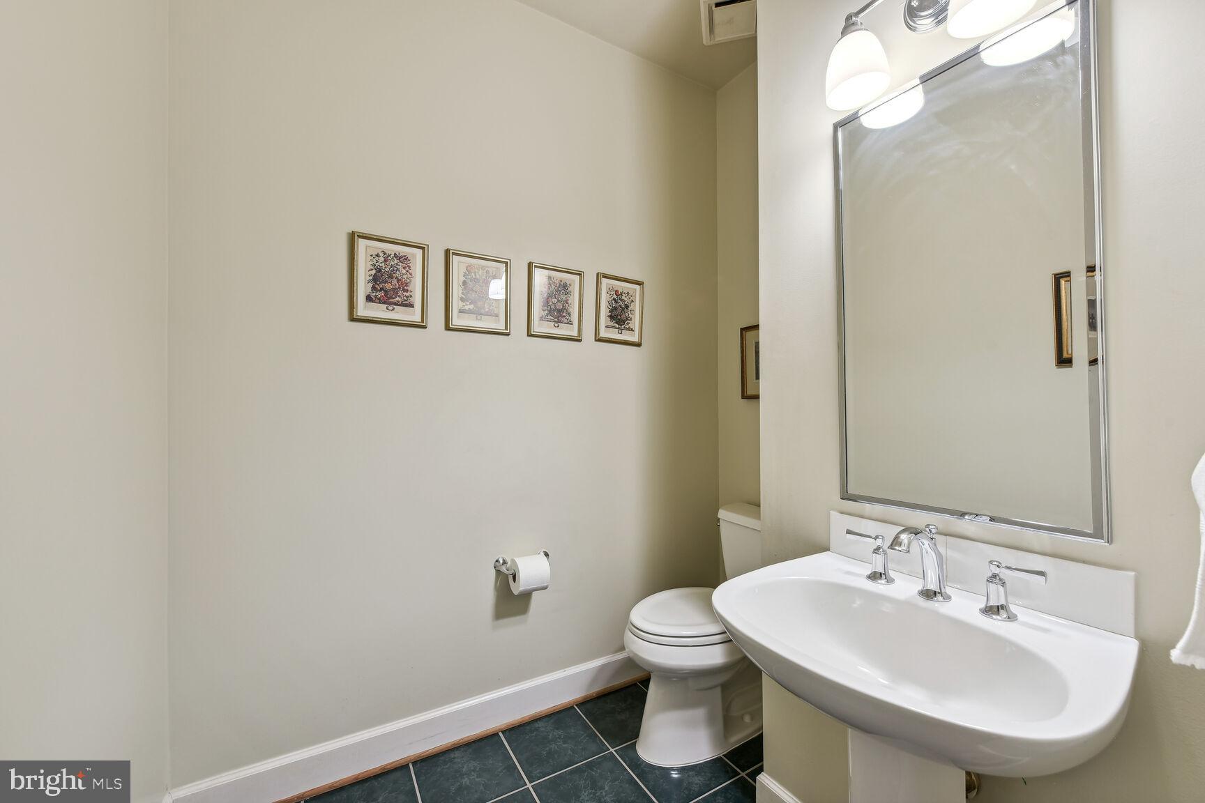 1906 Gables Lane Vienna, VA 22182 - Photo 22 of 52 Powder Room