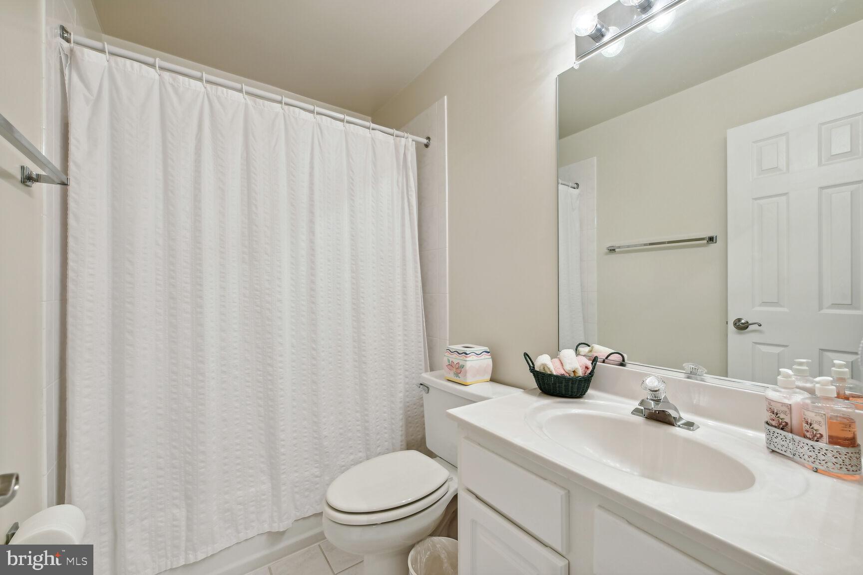 1906 Gables Lane Vienna, VA 22182 - Photo 29 of 52 Bathroom Bedroom 3