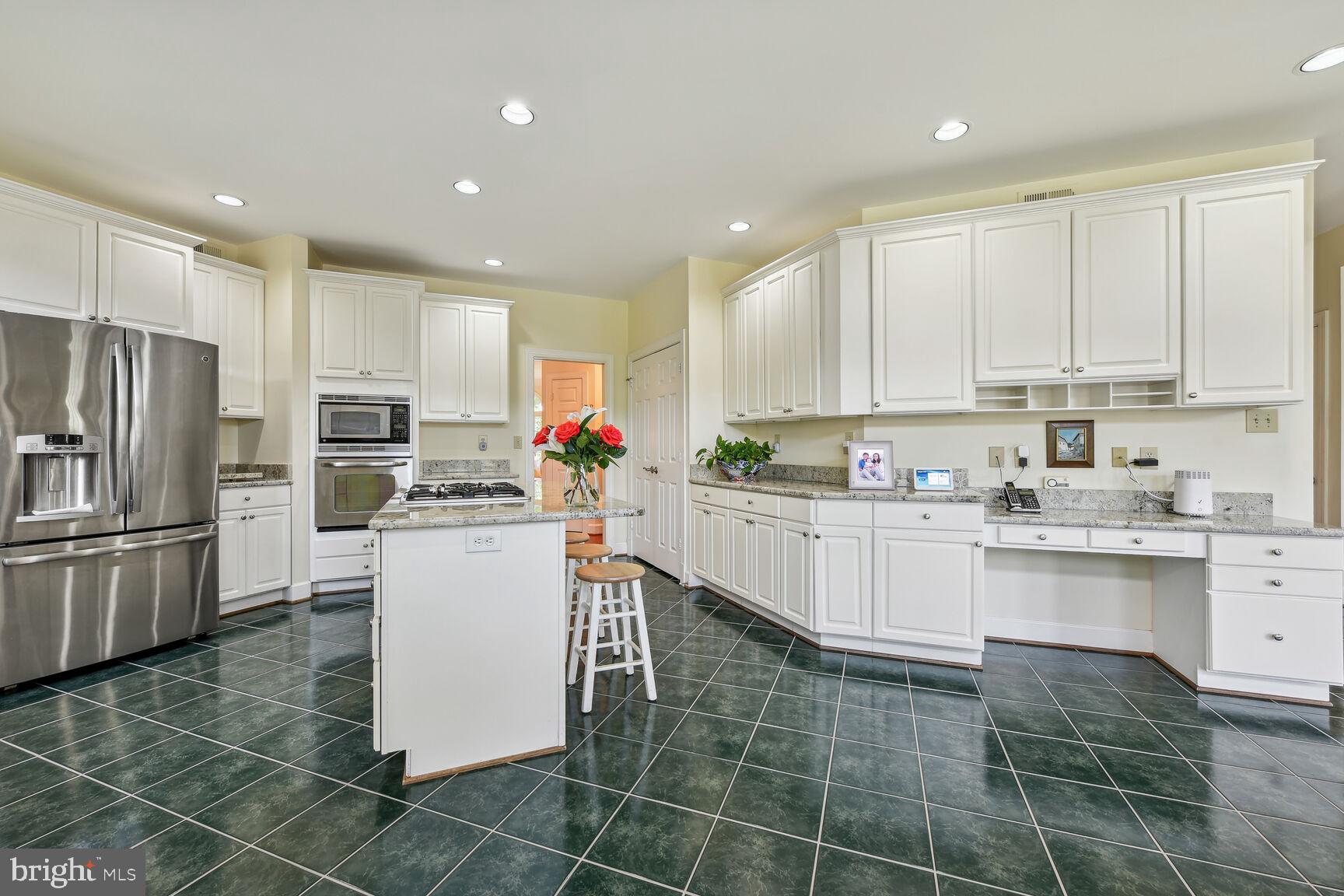 1906 Gables Lane Vienna, VA 22182 - Photo 9 of 52 Eat in Kitchen