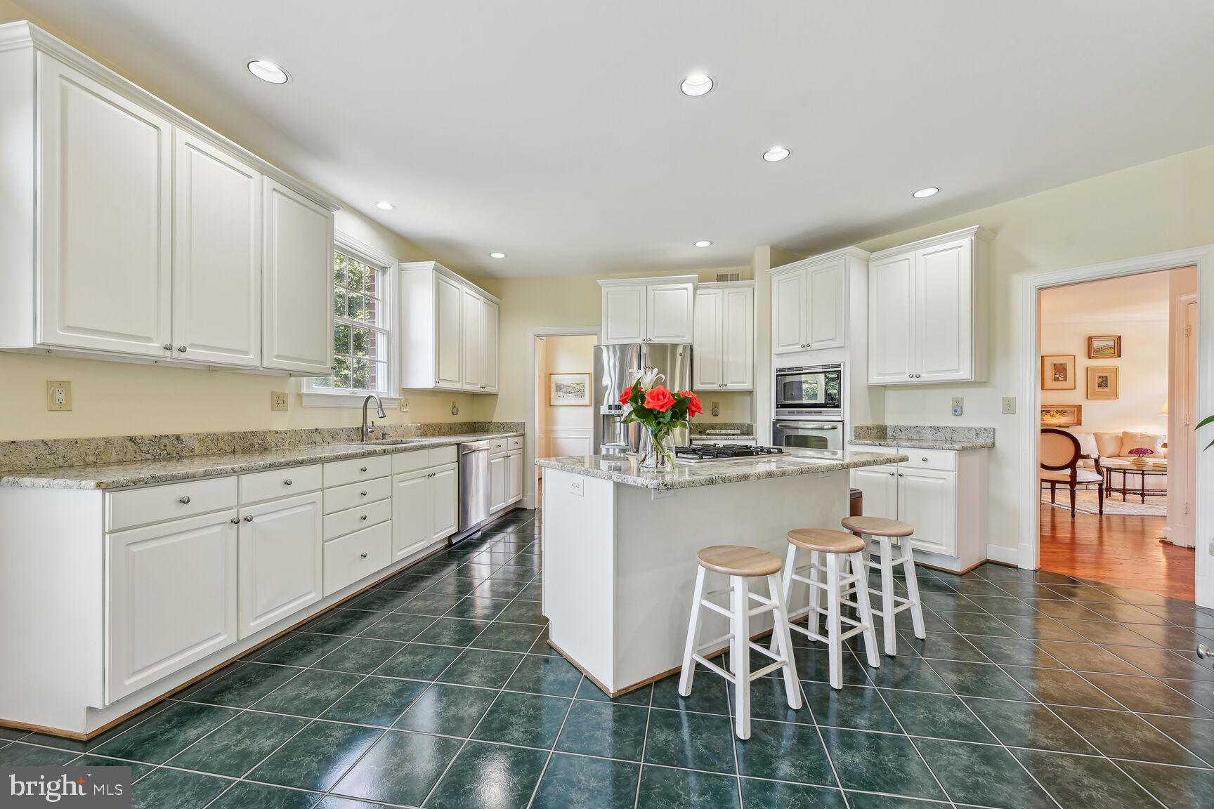 1906 Gables Lane Vienna, VA 22182 - Photo 10 of 52