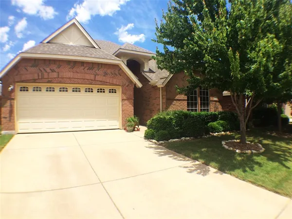 $2,100 | 5912 Meadowglen Drive, Denton, TX 76226