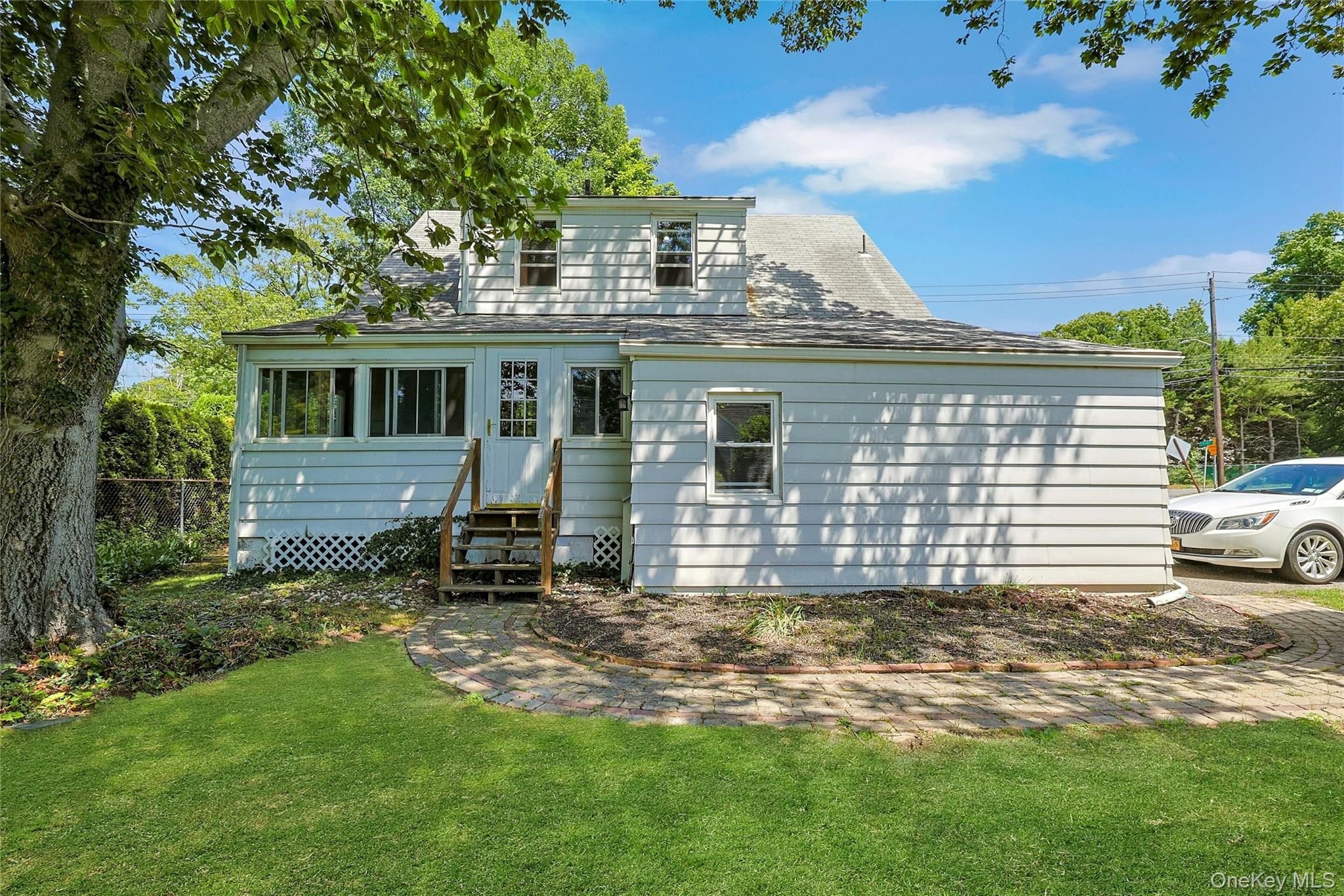 333 South Middletown Road Nanuet, NY 10954 - Photo 6 of 22 a view of a house with a yard