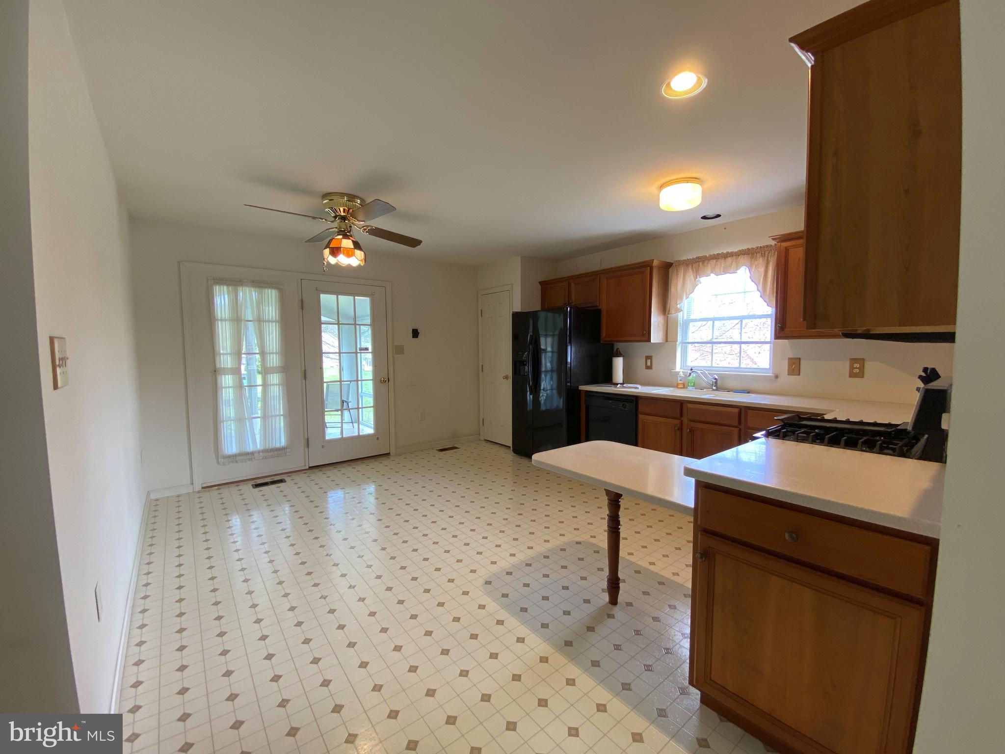 18 Doe Run Shillington, PA 19607 - Photo 13 of 56 large eat in kitchen