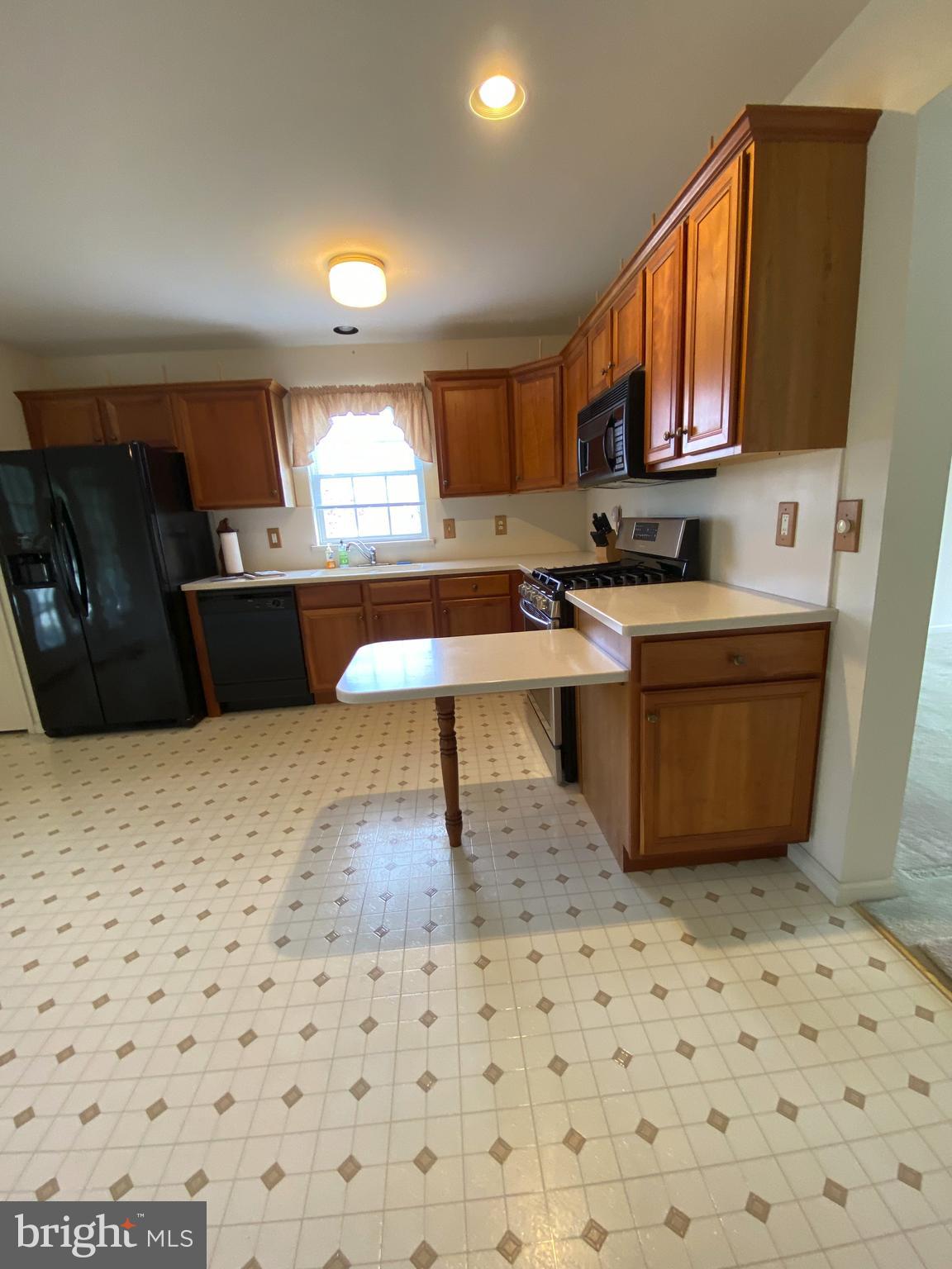18 Doe Run Shillington, PA 19607 - Photo 14 of 56 all appliances remain