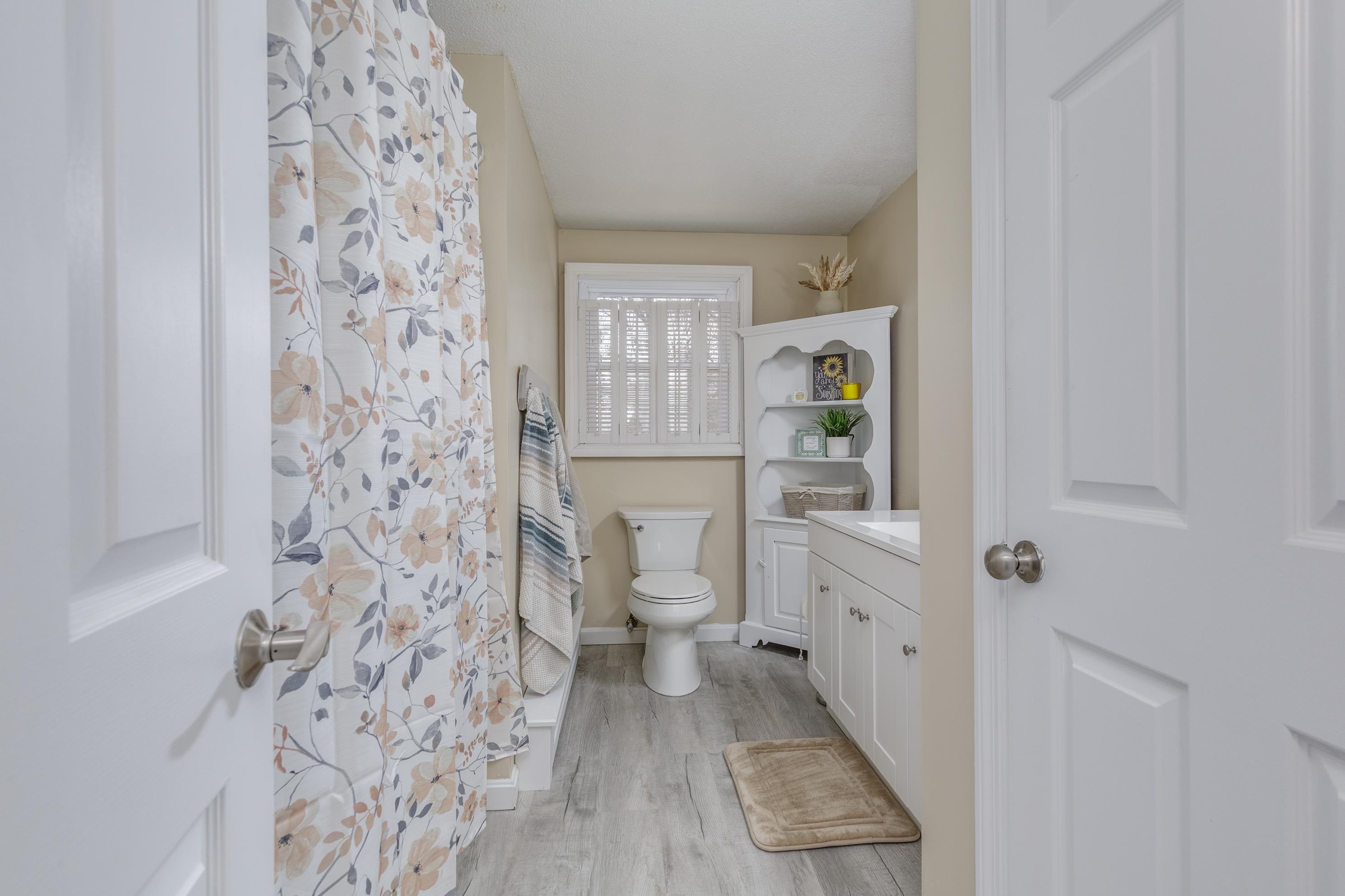 46 Stark Lane Litchfield, NH 03052 - Photo 15 of 40