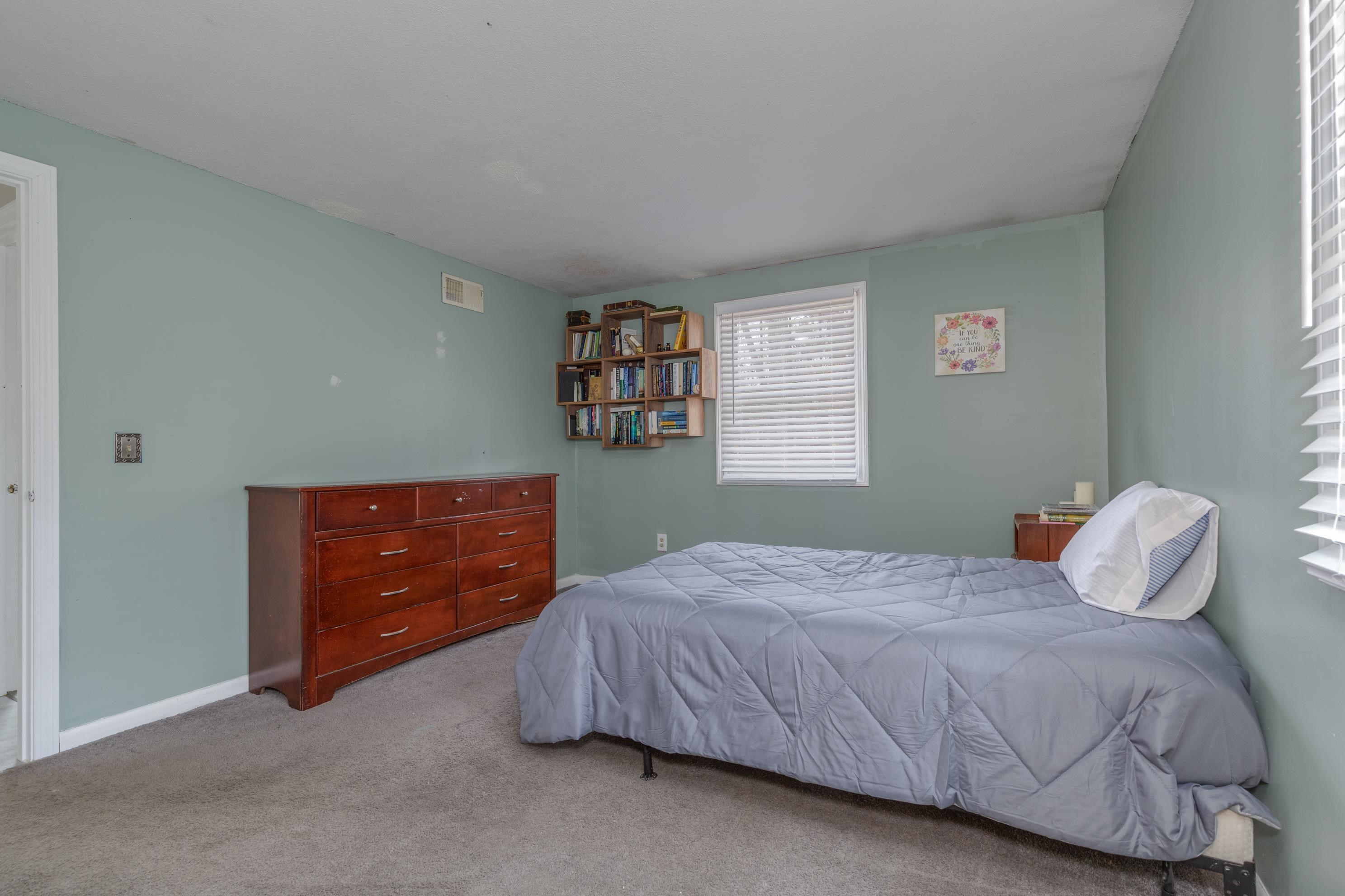 46 Stark Lane Litchfield, NH 03052 - Photo 16 of 40