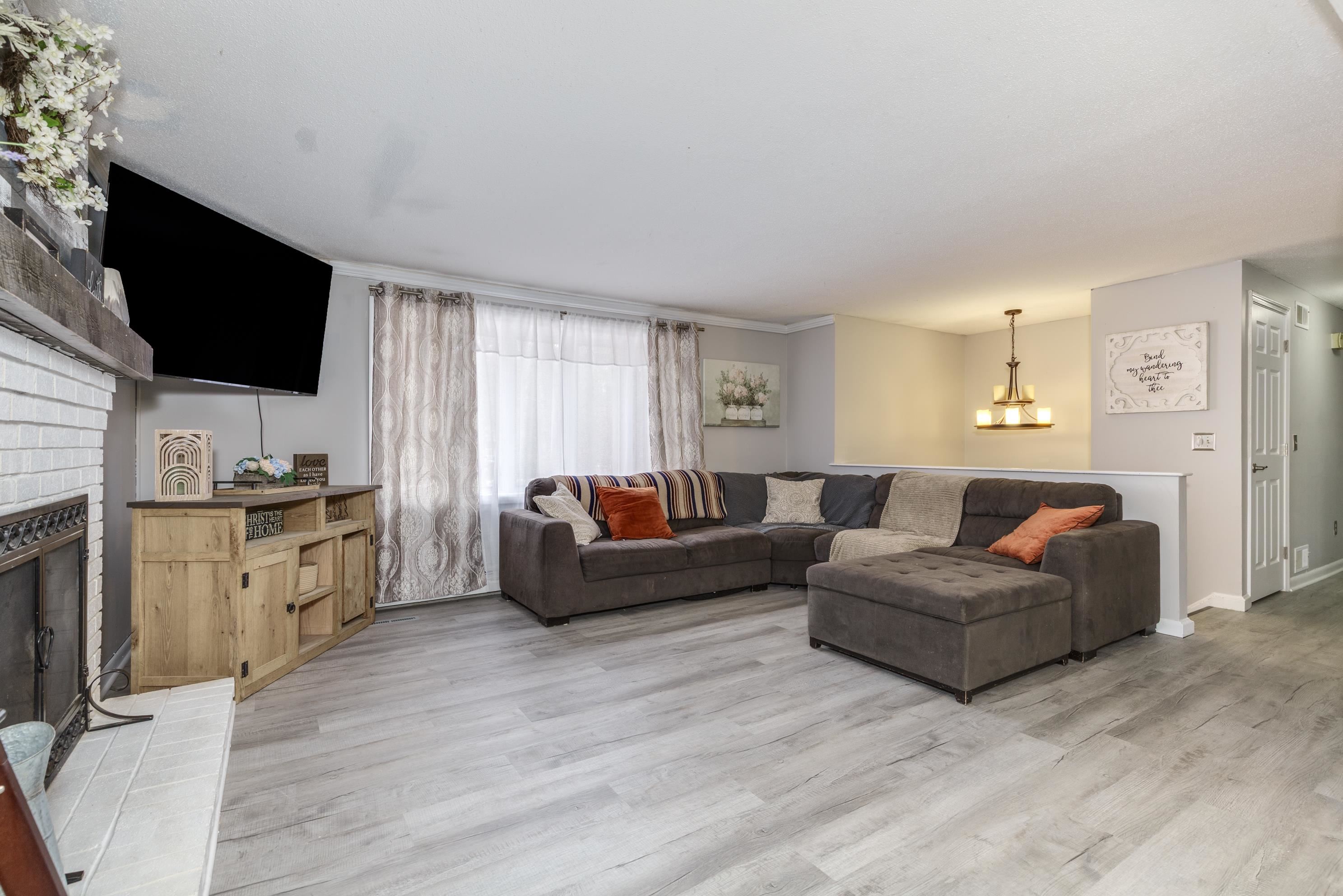 46 Stark Lane Litchfield, NH 03052 - Photo 2 of 40