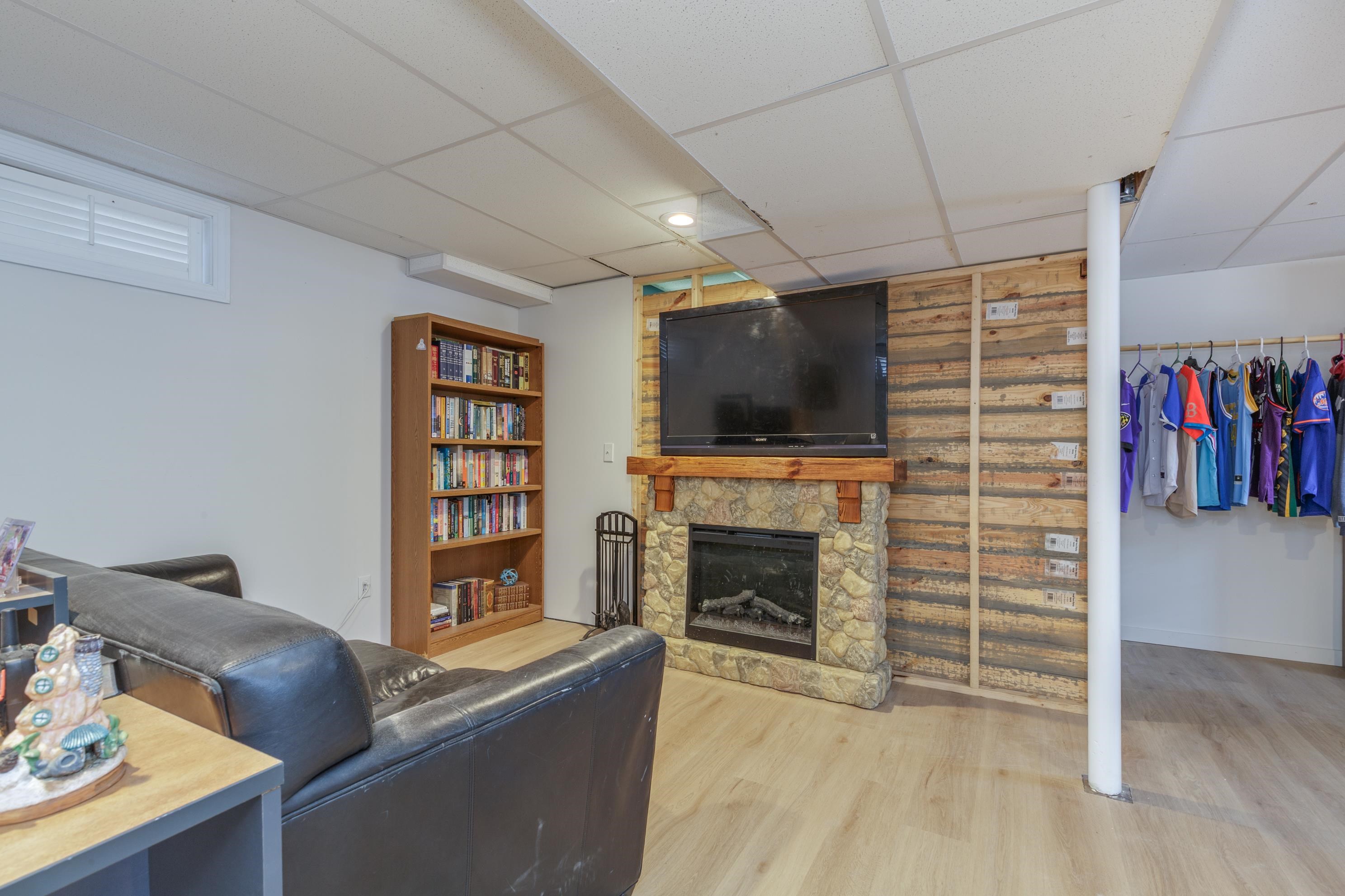 46 Stark Lane Litchfield, NH 03052 - Photo 32 of 40