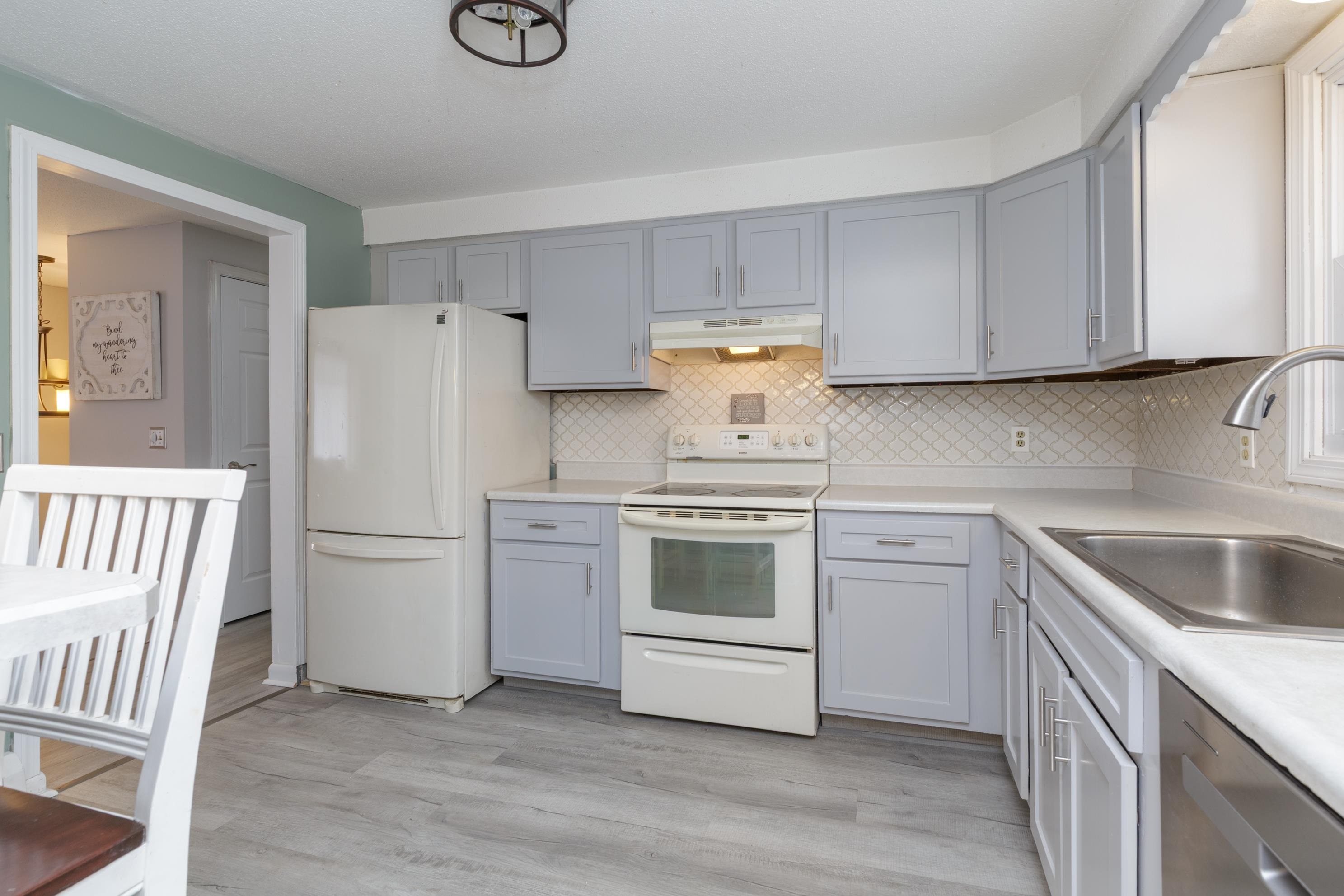 46 Stark Lane Litchfield, NH 03052 - Photo 8 of 40