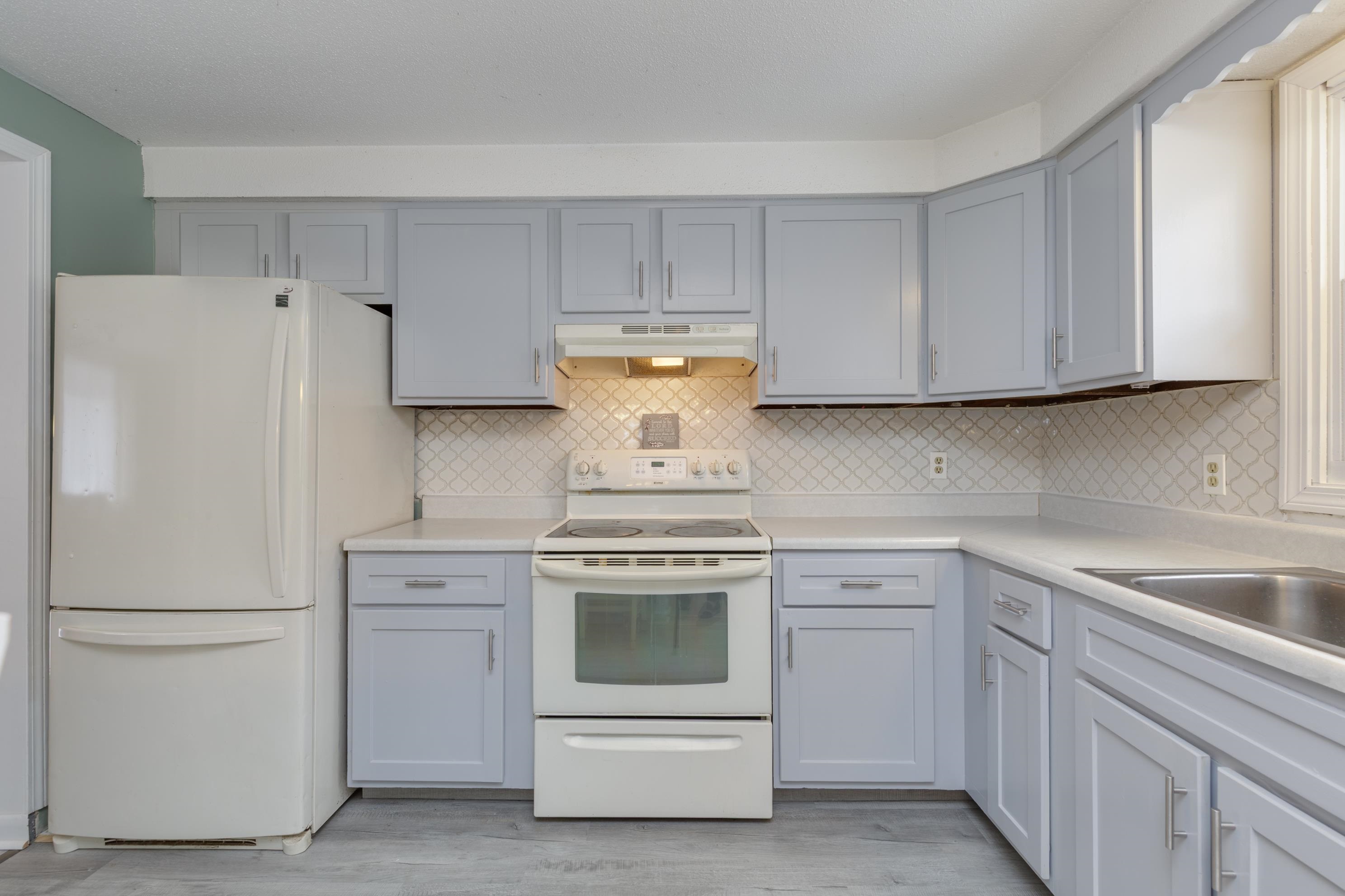 46 Stark Lane Litchfield, NH 03052 - Photo 9 of 40