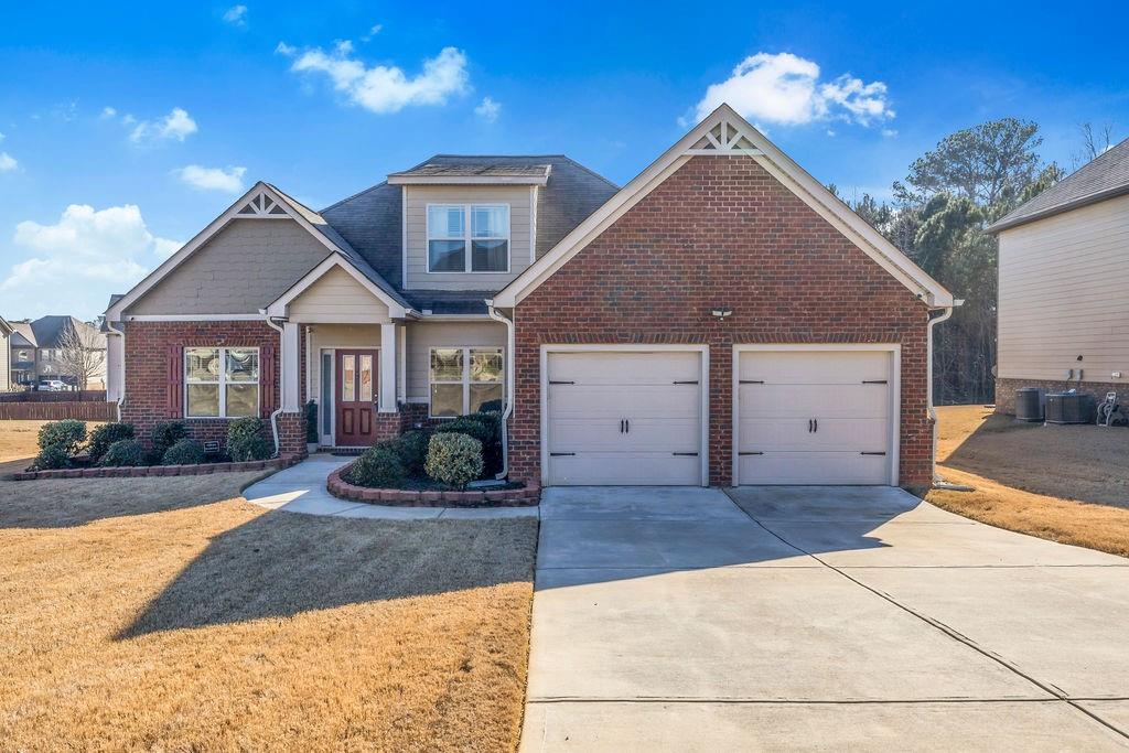a view of a house with a yard in front of it