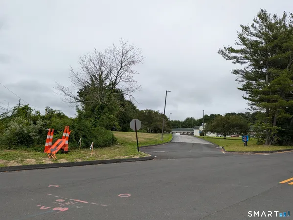 $899,000 | 269 Flanders Road, Unit 1B, East Lyme, CT 06357