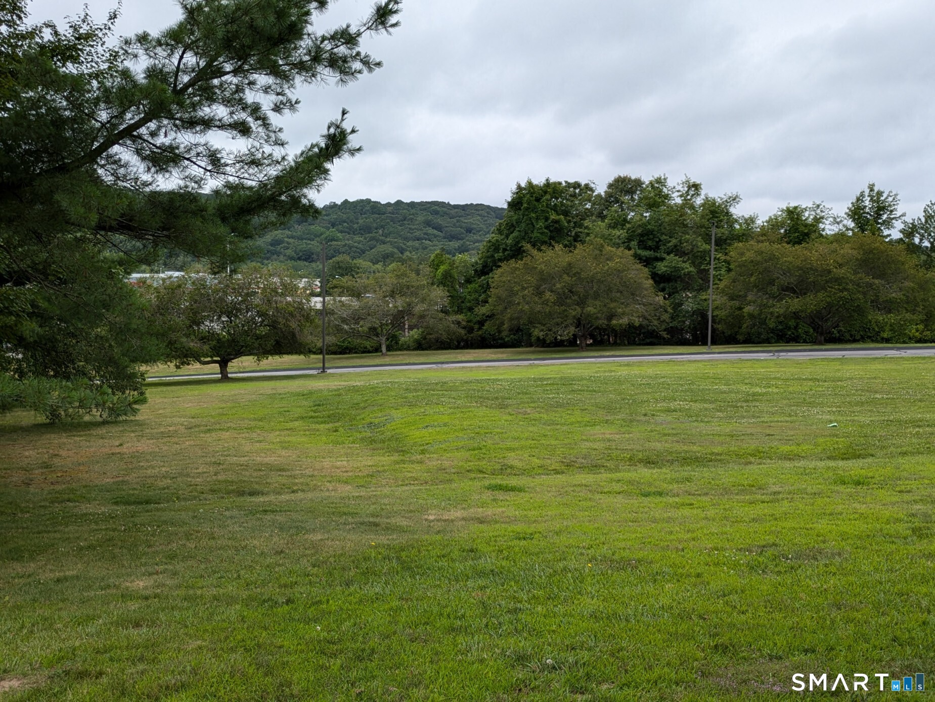 269 Flanders Road, Unit 1B East Lyme, CT 06357 - Photo 6 of 19 Subject Looking East to West