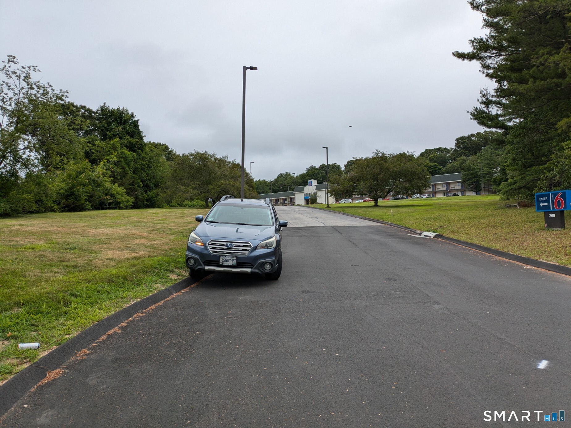 269 Flanders Road, Unit 1B East Lyme, CT 06357 - Photo 10 of 19 Existing driveway