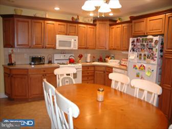 12752 Kenny Road Philadelphia, PA 19154 - Photo 2 of 5