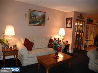 12752 Kenny Road Philadelphia, PA 19154 - Photo 3 of 5