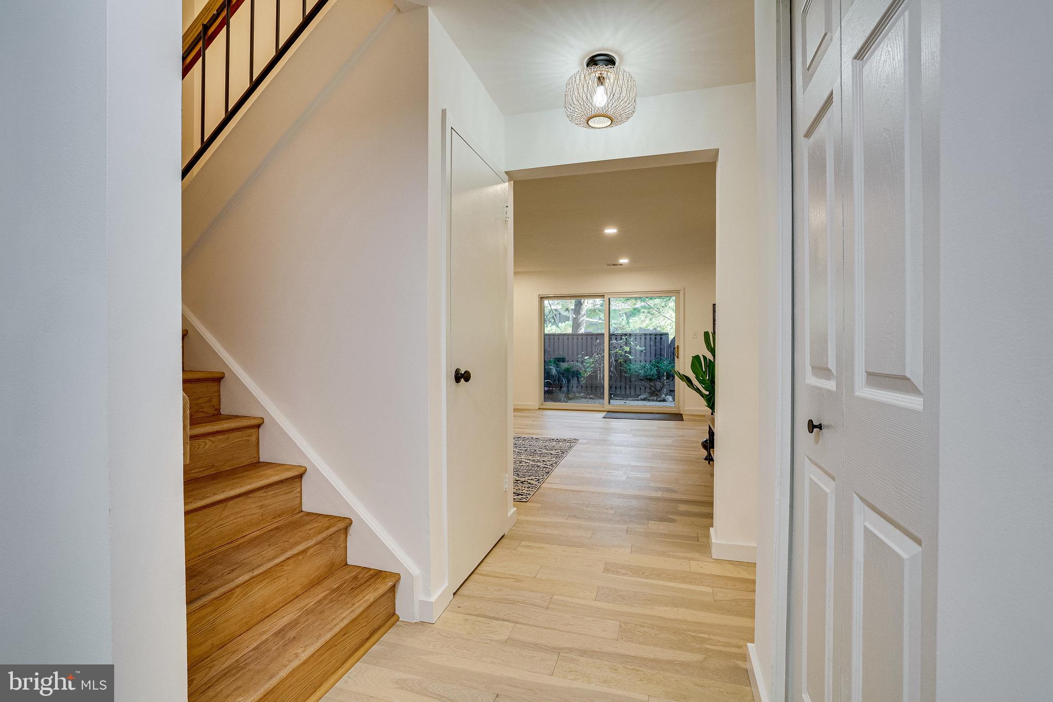 1702 Ivy Oak Square Reston, VA 20190 - Photo 3 of 59 Foyer
