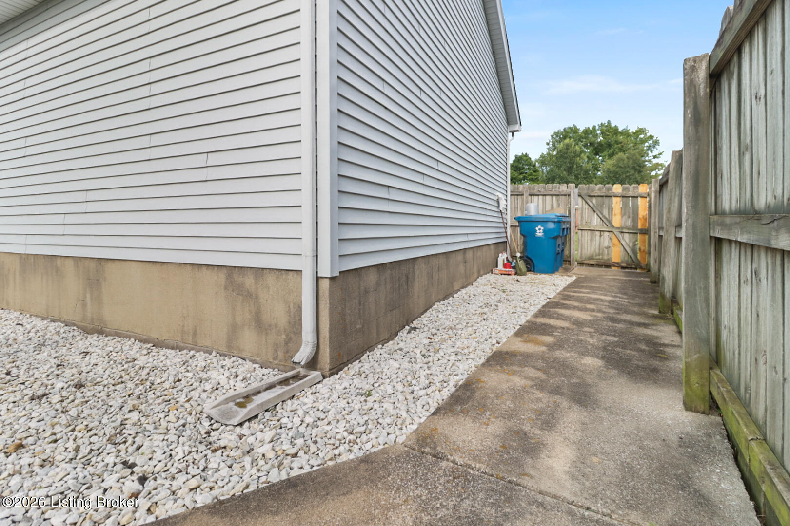 10002 Lancewood Road Louisville, KY 40229 - Photo 32 of 34 20260722_215751380_iOS
