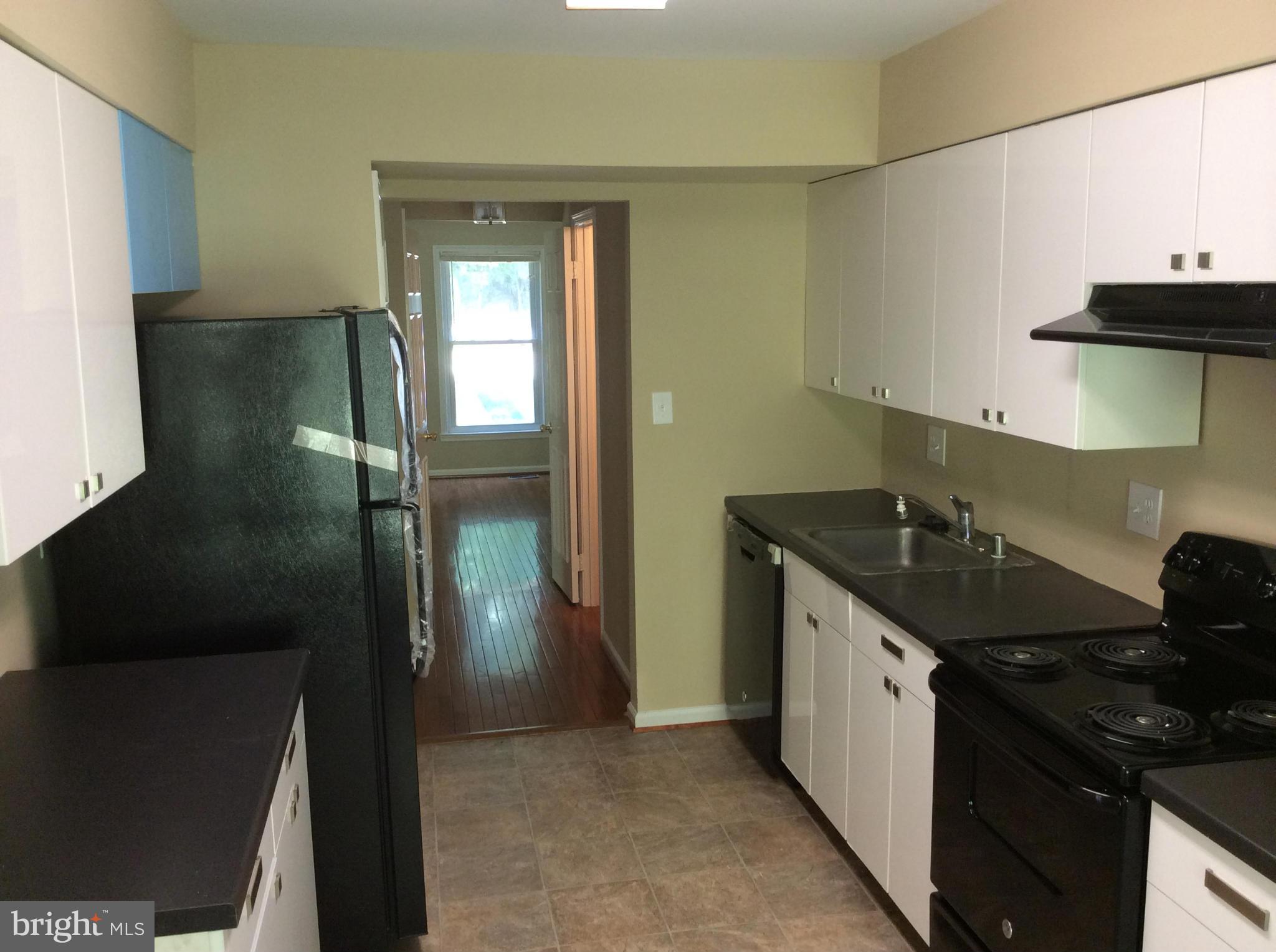 6239 Rathlin Drive Springfield, VA 22152 - Photo 4 of 21 Kitchen