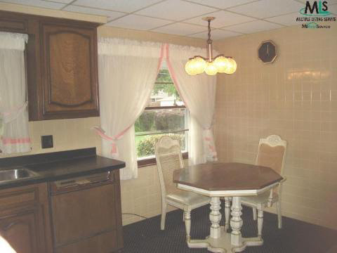 951 Hawthorne Road Grosse Pointe, MI 48236 - Photo 6 of 9 642032-5.JPG