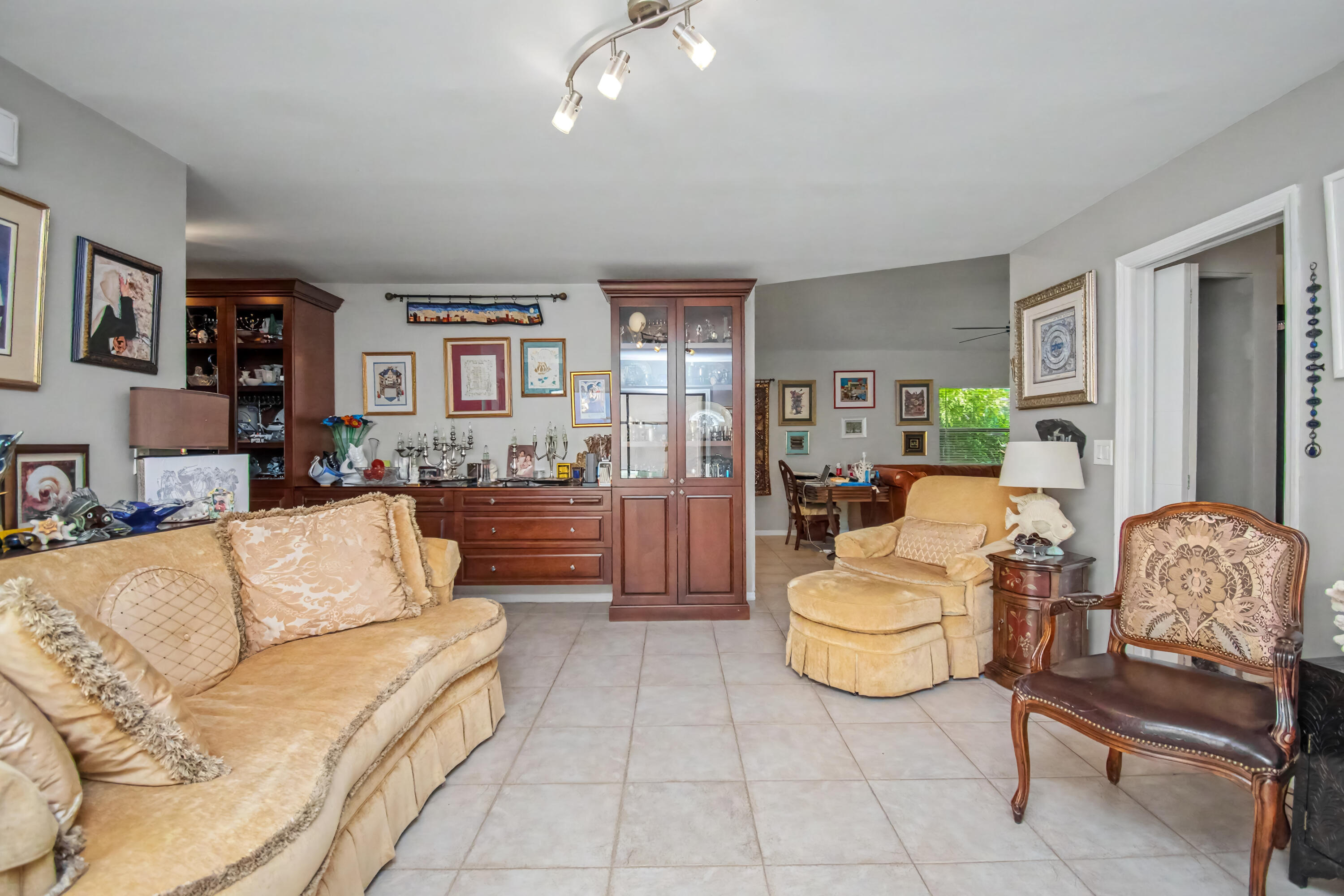 7678 Solimar Circle Boca Raton, FL 33433 - Photo 10 of 33 C77FAC2E-538A-4BA5-9619-7A4ABAF1C602