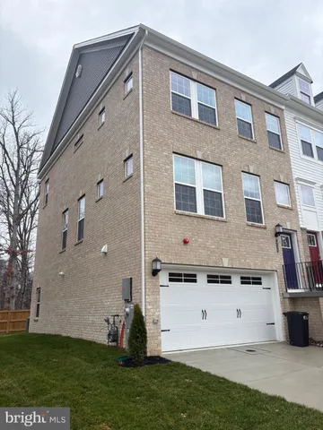 a view of a front house with a yard