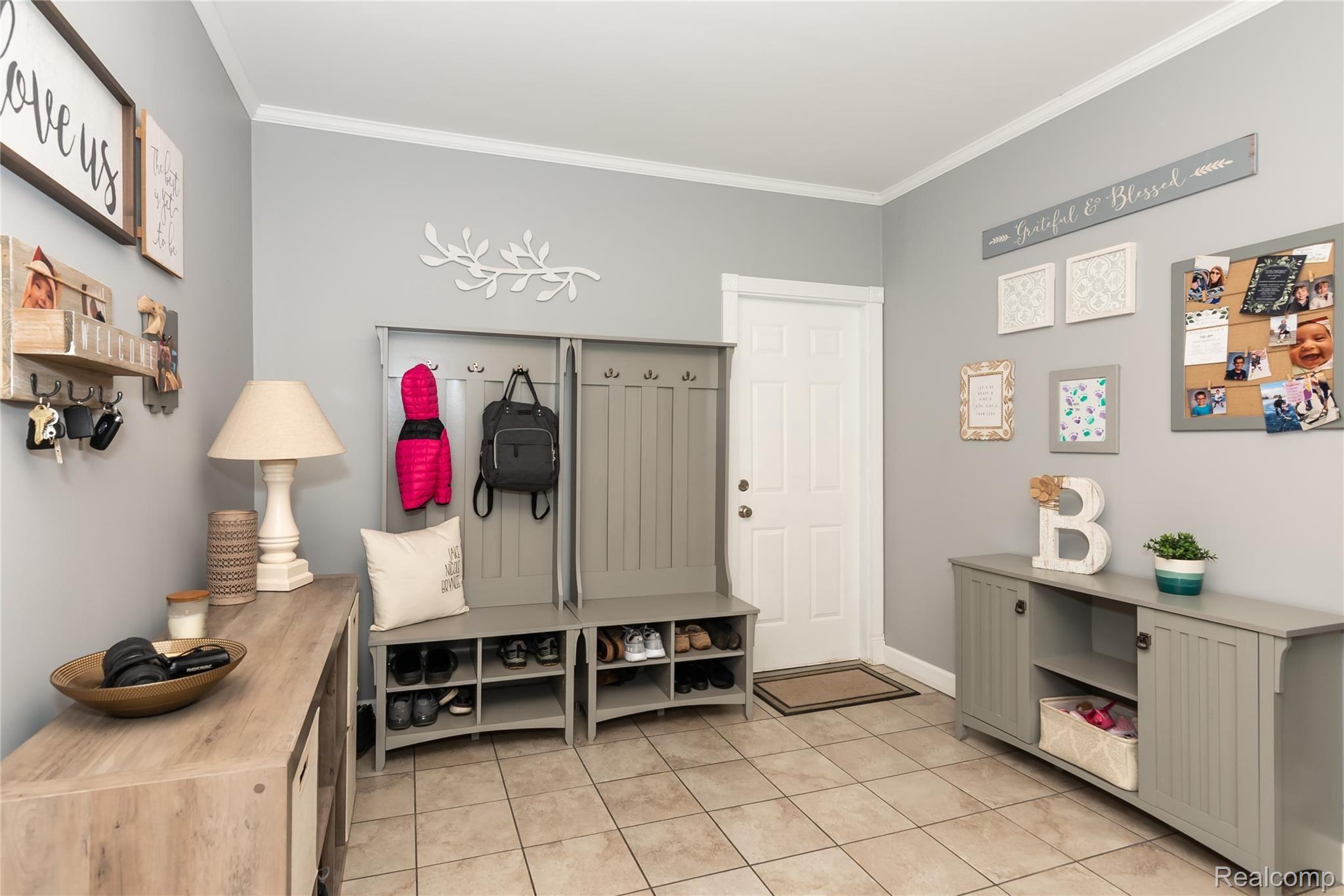 Mudroom b.jpg