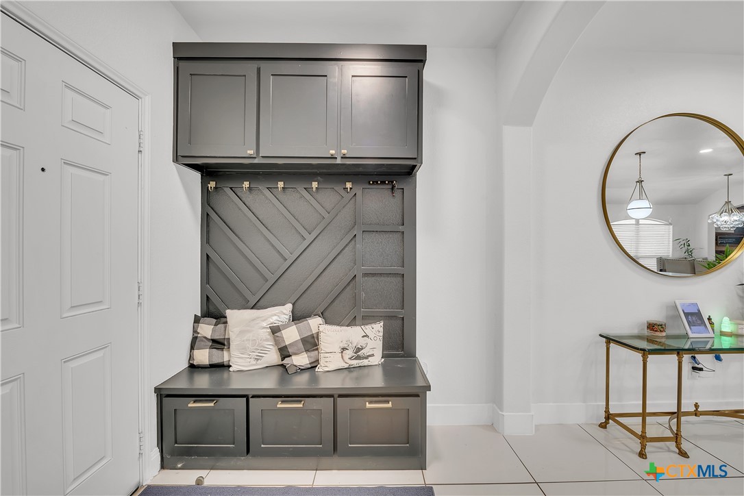 5577 Perdita Drive Belton, TX 76513 - Photo 4 of 25 a view of a livingroom with furniture and mirror