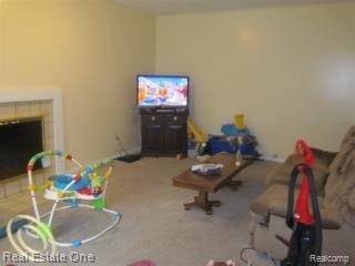 36255 Hardenburg Road Farmington, MI 48331 - Photo 10 of 18 Family Room.jpg