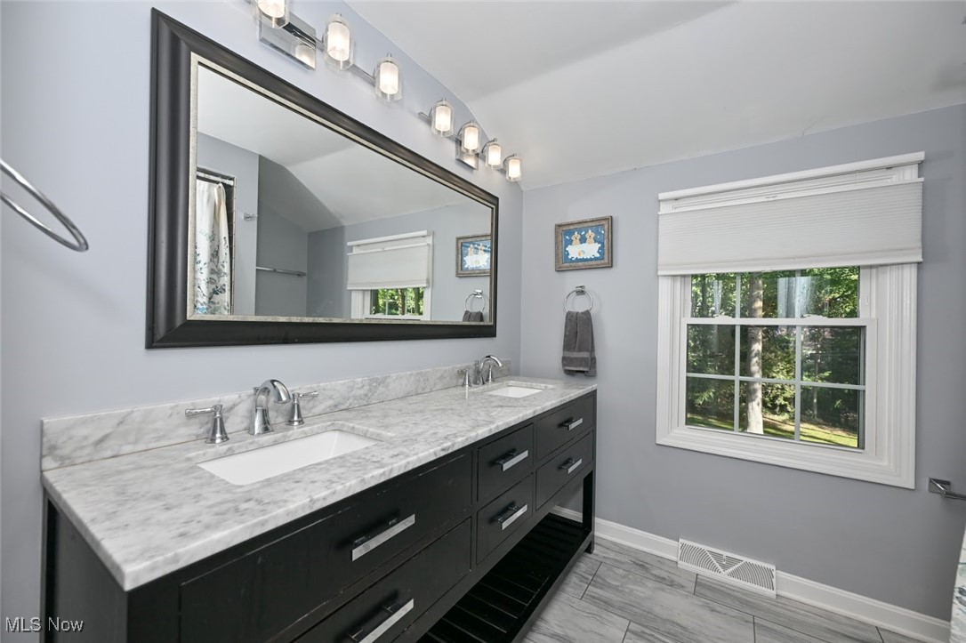 28536 Knickerbocker Road Bay Village, OH 44140 - Photo 27 of 43 Gallery Image 27