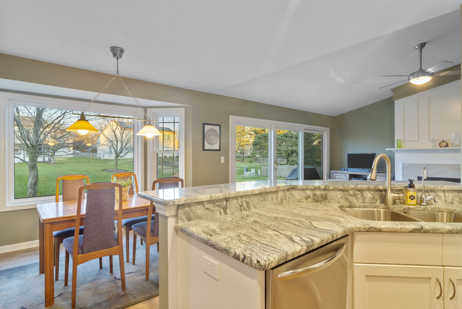 432 Pheasant Ridge Road Lake Zurich, IL 60047 - Photo 12 of 37 Gallery Image 12
