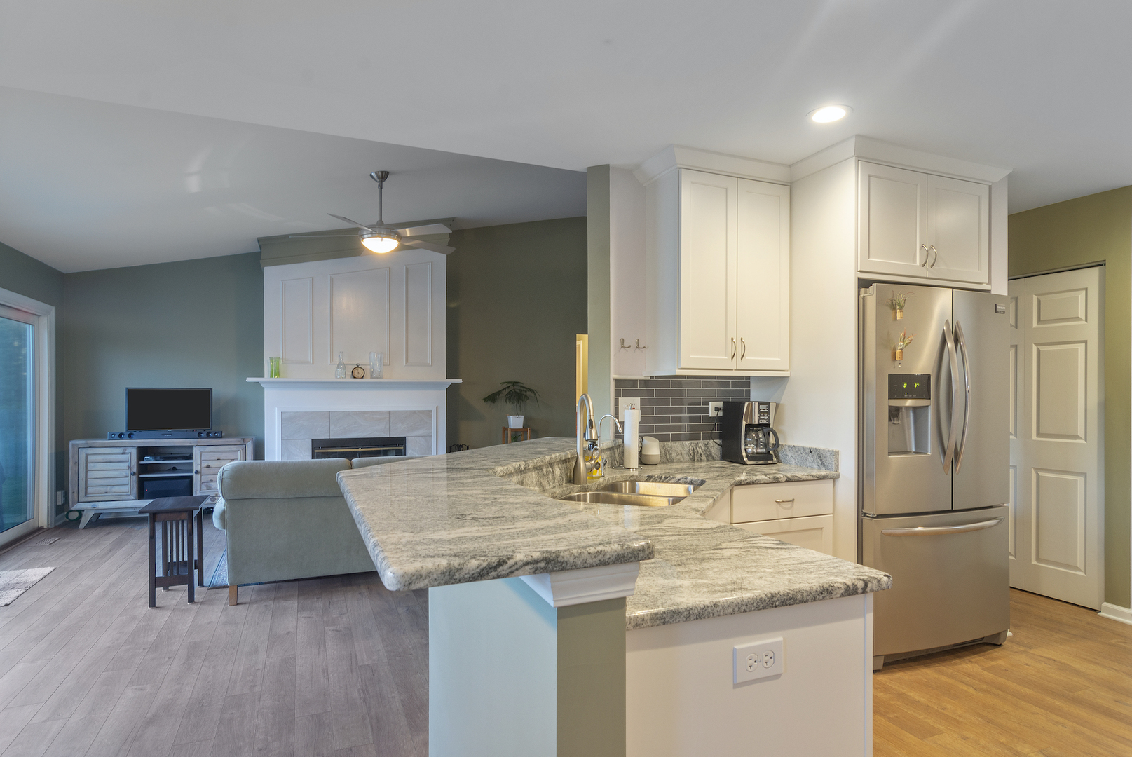 432 Pheasant Ridge Road Lake Zurich, IL 60047 - Photo 8 of 37 Gallery Image 8