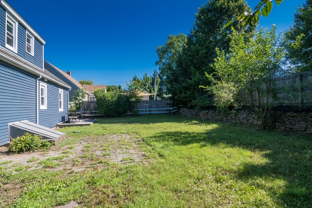 379 Roosevelt Avenue Springfield, MA 01118 - Photo 8 of 32