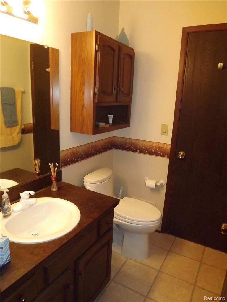 2191 Warrington Road Rochester, MI 48307 - Photo 14 of 17 Master Bathroom