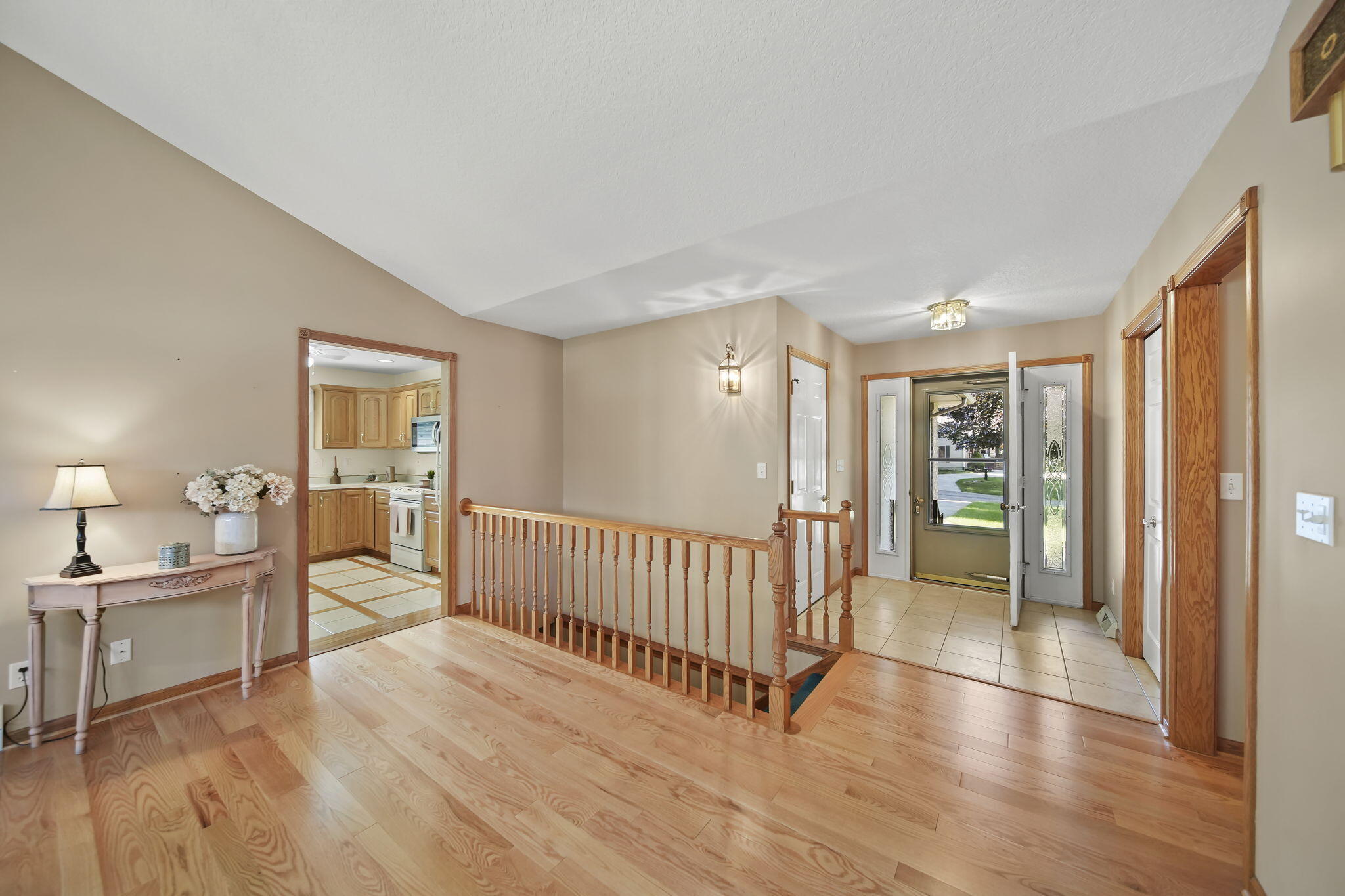 1771 North Sutton Road Jackson, MI 49201 - Photo 6 of 29 staircase