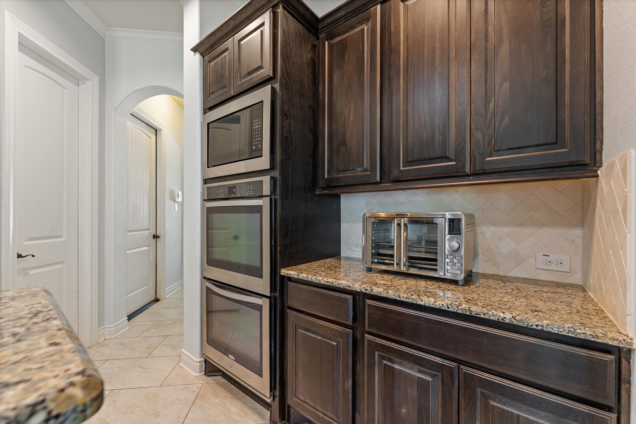 2506 Barclay Lake Lane Spring, TX 77388 - Photo 10 of 35 Chef-ready and beautifully finished with double built-in ovens, a microwave, abundant cabinetry, and a large walk in pantry deliver both form and function.