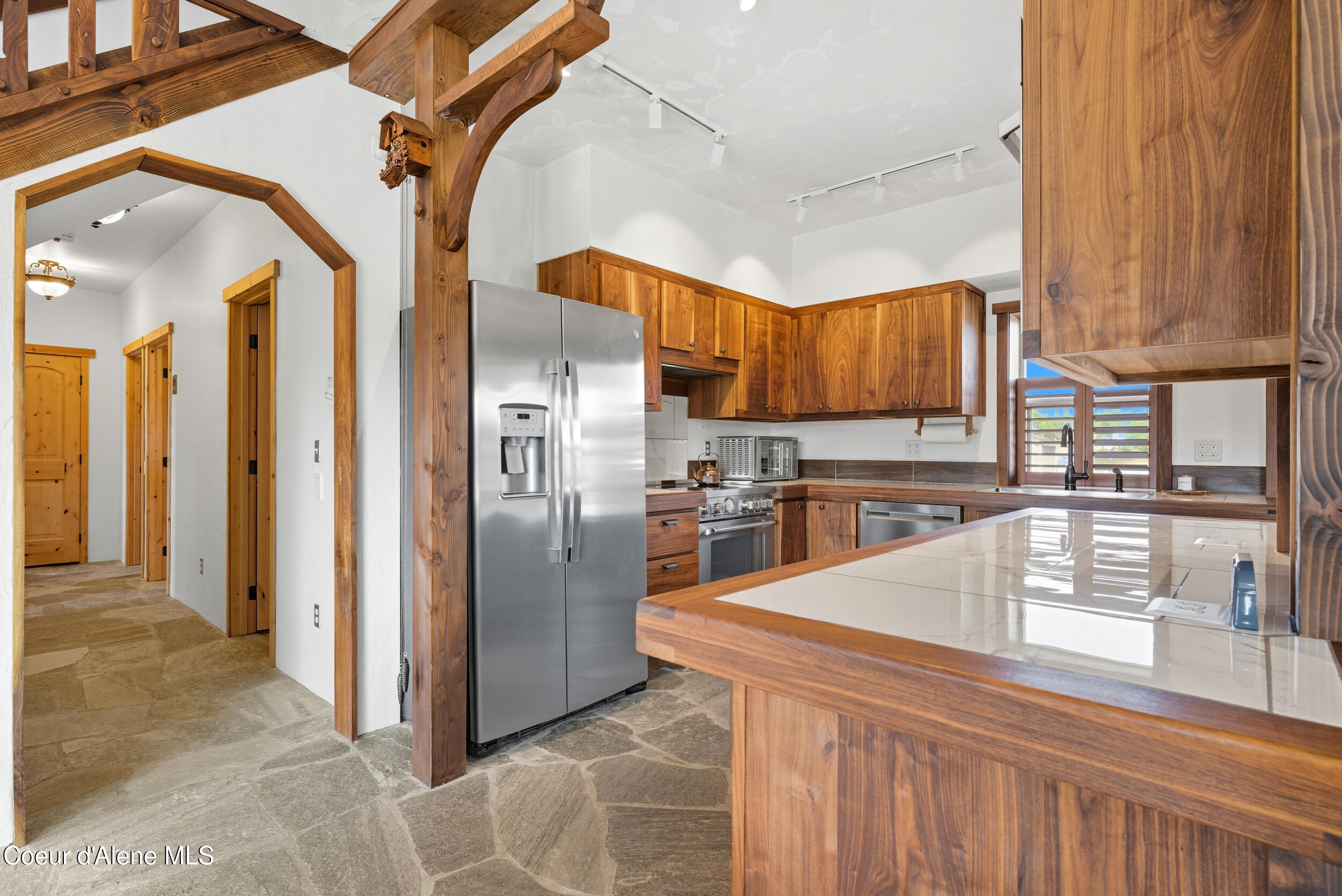 76 Caseys Lane Sandpoint, ID 83864 - Photo 24 of 67 porcelain countertops
