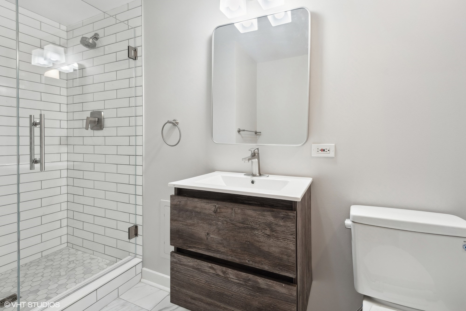 939 West Madison Street, Unit 410 Chicago, IL 60607 - Photo 20 of 23 a bathroom with a sink a toilet and shower