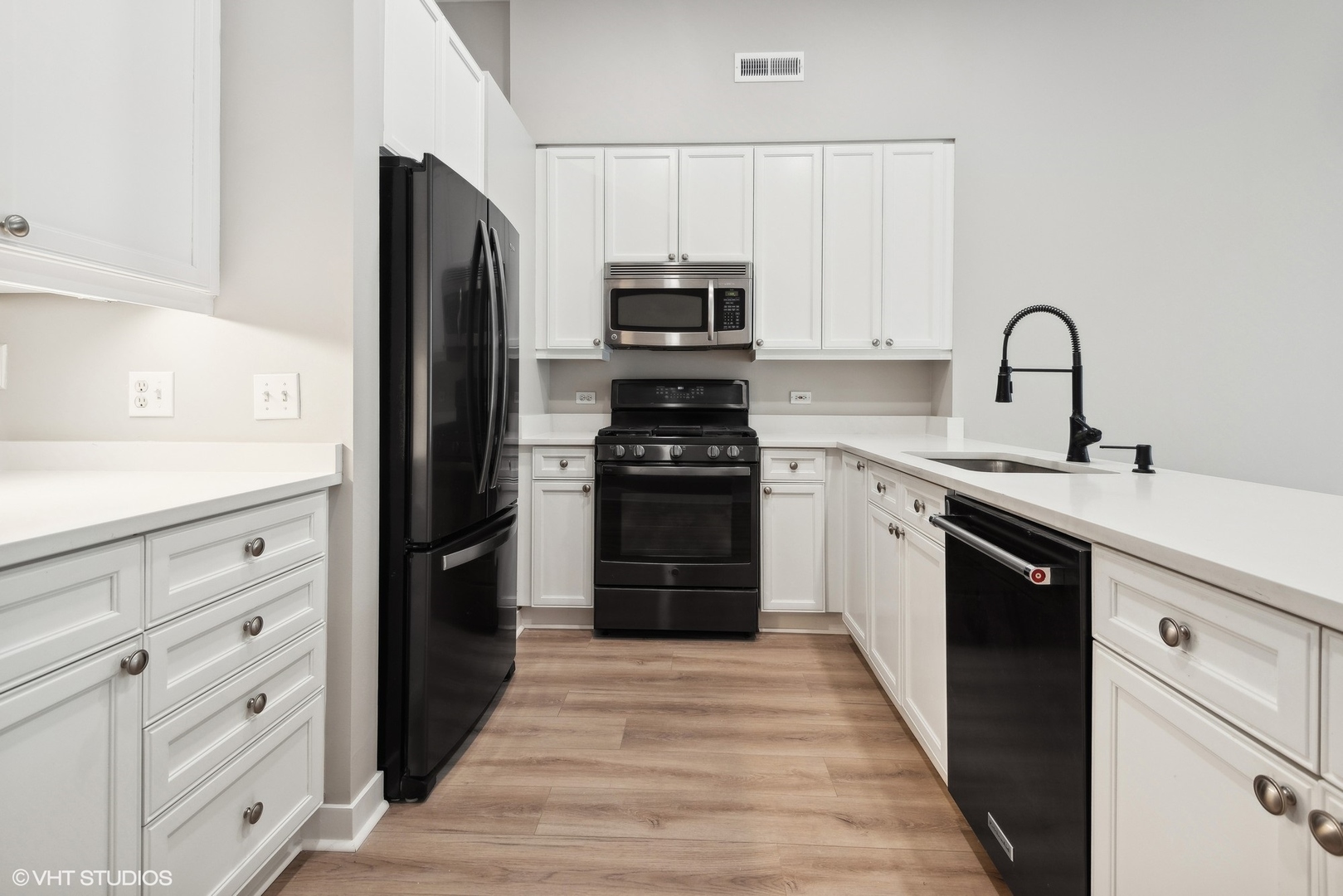 939 West Madison Street, Unit 410 Chicago, IL 60607 - Photo 7 of 23 a kitchen with a refrigerator stove and sink