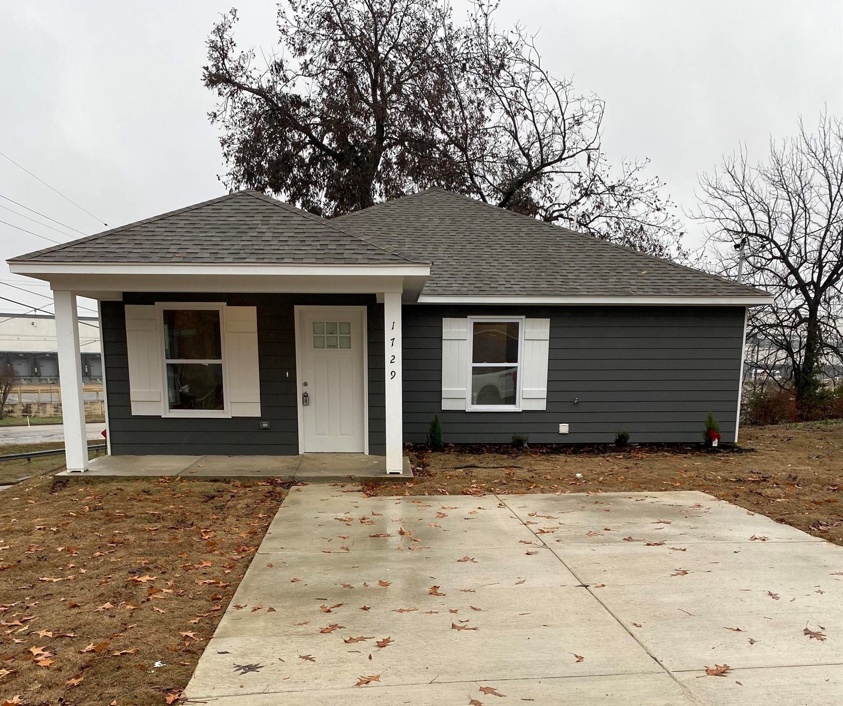 1729 Hanson Road Memphis, TN 38108 - Photo 1 of 12 a front view of a house