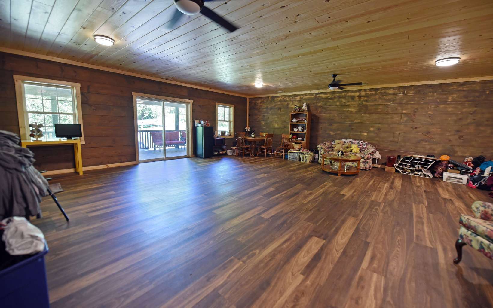 110 Goldfinch Lane Murphy, NC 28906 - Photo 20 of 36 a view of a livingroom with furniture window and wooden floor
