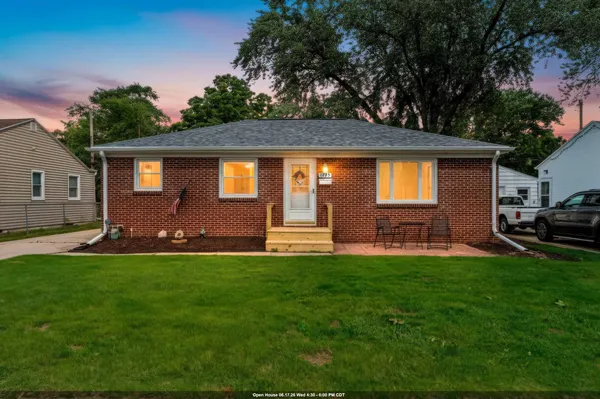 $284,900 | 1225 Redwood Drive, Green Bay, WI 54304